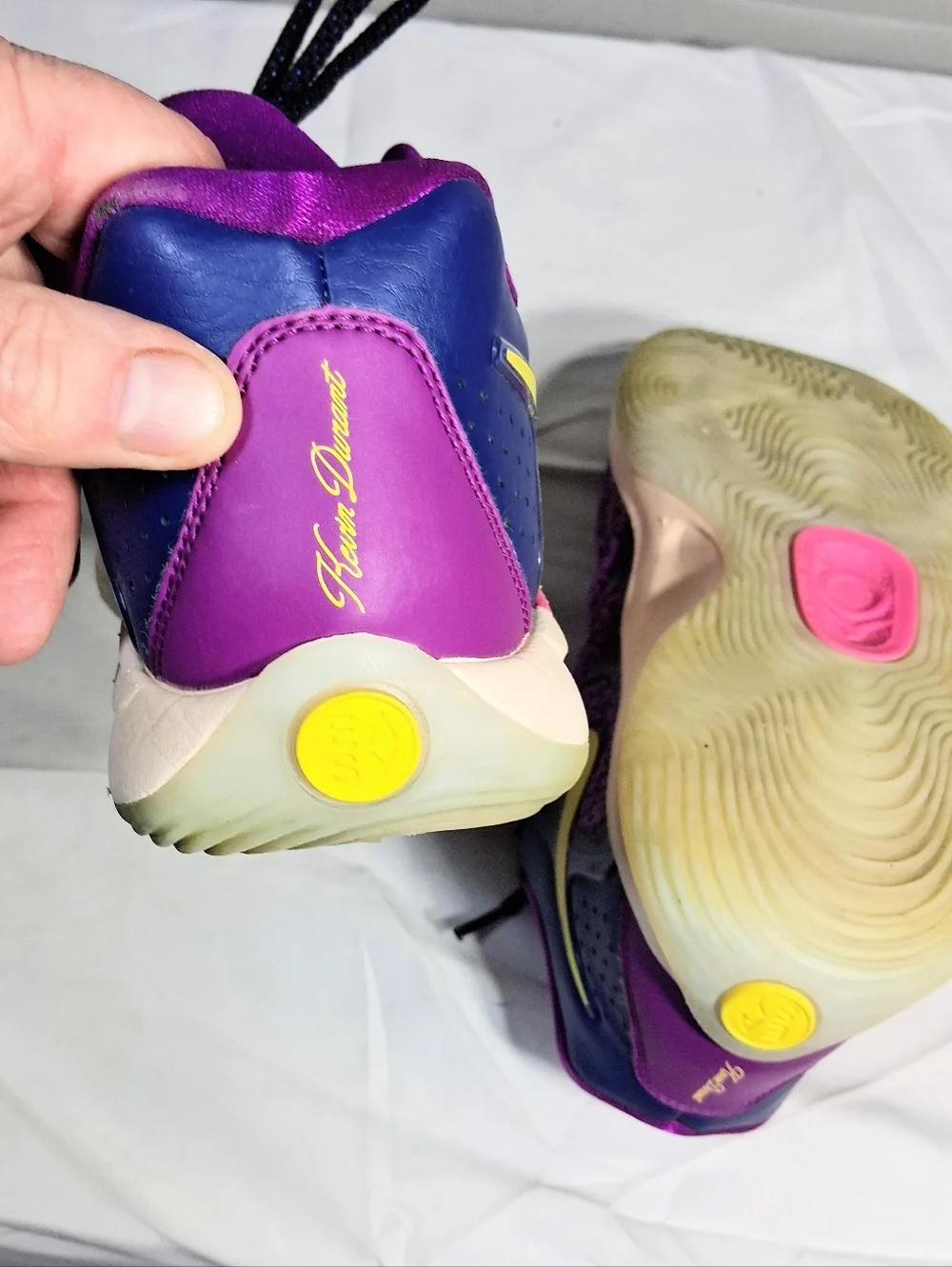 Kevin Durant Nike KD17 Men's Size 7.5 Purple and Fuschia Pink Low Cut Sneakers
